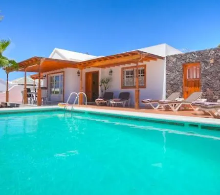 Casa Carmeno - 3 Bedroom - Heated Pool - Hot Tub - Short Walk To Beach *