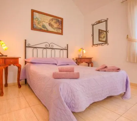 Casa Carmeno - 3 Bedroom - Heated Pool - Hot Tub - Short Walk To Beach Villa