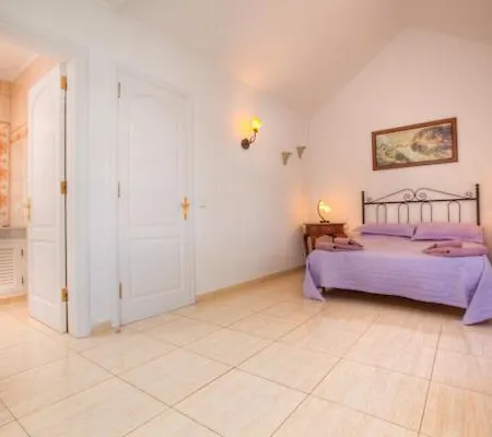 Casa Carmeno - 3 Bedroom - Heated Pool - Hot Tub - Short Walk To Beach Villa Puerto del Carmen (Lanzarote)