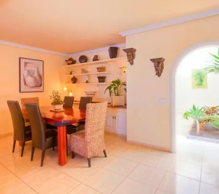 Villa Casa Carmeno - 3 Bedroom - Heated Pool - Hot Tub - Short Walk To Beach Puerto del Carmen (Lanzarote)