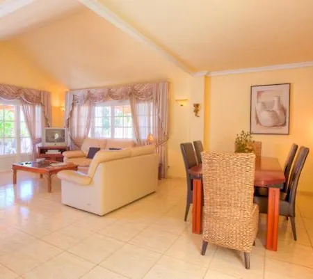 Casa Carmeno - 3 Bedroom - Heated Pool - Hot Tub - Short Walk To Beach Villa